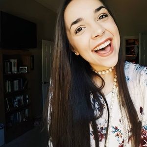 Meet your Posher, Caroline